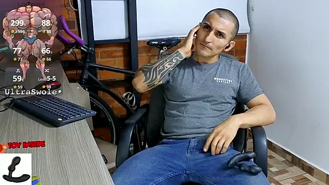 Snapshot of Marck_Muscle chatting on November 2025 03:30:02 AM Marck Muscle online show from November 2025 03:30:02 AM