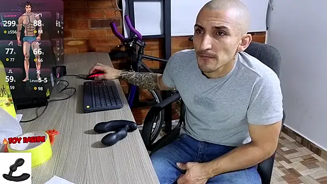 Snapshot of Marck_Muscle chatting on November 2025 03:56:02 AM Marck Muscle online show from November 2025 03:56:02 AM