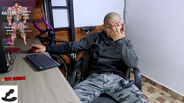 Snapshot of Marck_Muscle chatting on November 2025 04:23:02 AM Marck Muscle online show from November 2025 04:23:02 AM