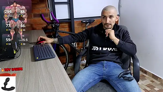 Snapshot of Marck_Muscle chatting on November 2025 02:58:01 AM Marck Muscle online show from November 2025 02:58:01 AM