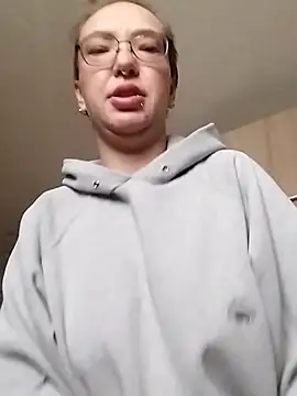 Isabella Geney online show from December 2025 02:34:02 PM