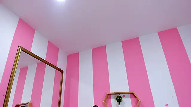 ISABELLA 020 online show from October 2025 01:03:02 PM