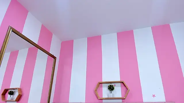 ISABELLA 020 online show from December 2025 12:42:02 PM