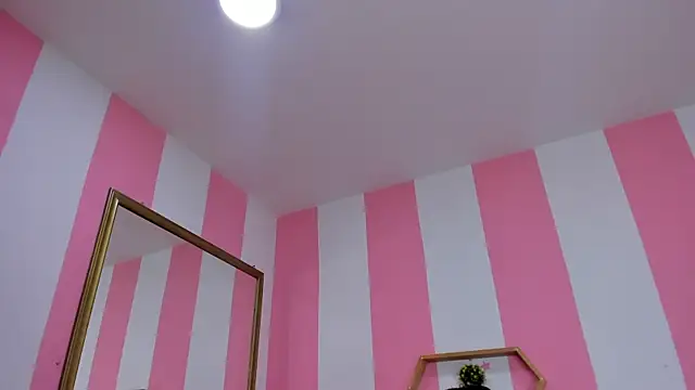 ISABELLA 020 online show from December 2025 01:06:01 PM