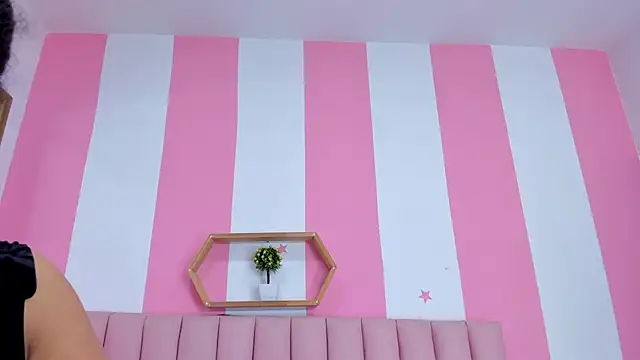 ISABELLA 020 online show from February 2026 12:32:02 PM