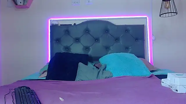 Kim clark1 online show from November 2025 03:24:02 PM