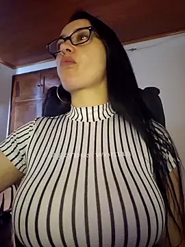 preetypeach online show from October 2025 06:19:02 PM