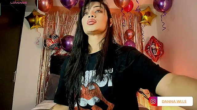 Dannawells online show from December 2025 07:18:01 PM