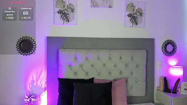 Kylie2211 online show from March 2025 12:01:02 PM