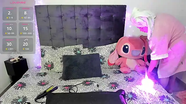 Kylie2211 online show from October 2025 01:52:02 AM