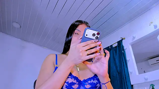 Snapshot of LatinVenuz chatting on July 2026 05:05:01 AM LatinVenuz online show from July 2026 05:05:01 AM