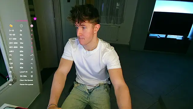 ChristianLevine  online show from October 2025 04:39:01 PM