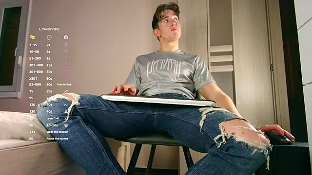 ChristianLevine  online show from December 2025 04:39:01 AM