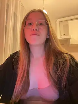 Eva Weyne online show from January 2025 02:41:01 PM