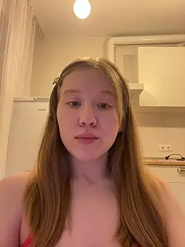 Snapshot of Eva_Weyne chatting on April 2026 08:11:02 PM Eva Weyne online show from April 2026 08:11:02 PM