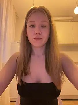 Snapshot of Eva_Weyne chatting on June 2026 05:22:01 PM Eva Weyne online show from June 2026 05:22:01 PM