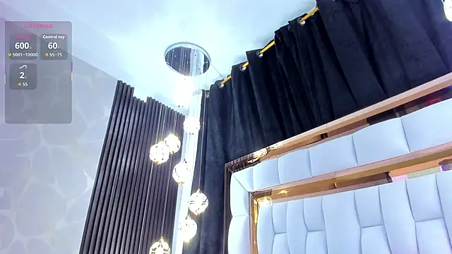 SarayRoyse online show from November 2025 07:35:02 PM