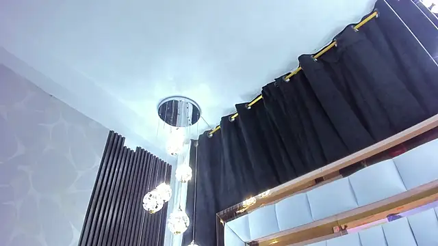 SarayRoyse online show from December 2025 07:21:01 PM