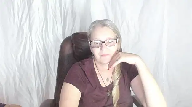 irinamaux online show from February 2025 01:28:01 PM