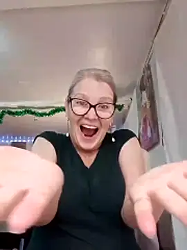 irinamaux online show from December 2025 09:58:02 AM