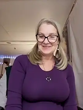 irinamaux online show from December 2025 02:20:01 AM