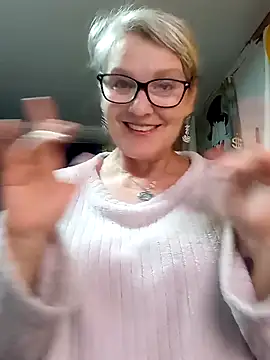 Snapshot of irinamaux chatting on April 2026 02:09:02 PM irinamaux online show from April 2026 02:09:02 PM