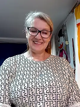 Snapshot of irinamaux chatting on April 2026 08:18:02 AM irinamaux online show from April 2026 08:18:02 AM