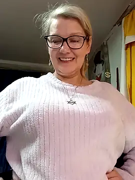 Snapshot of irinamaux chatting on April 2026 05:03:01 PM irinamaux online show from April 2026 05:03:01 PM