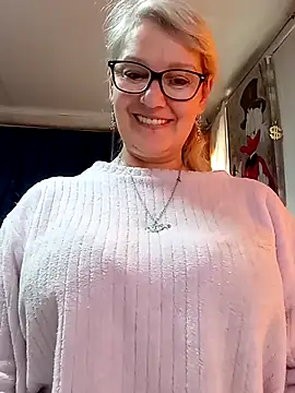Snapshot of irinamaux chatting on May 2026 07:05:02 AM irinamaux online show from May 2026 07:05:02 AM