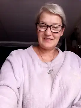 Snapshot of irinamaux chatting on June 2026 12:35:02 AM irinamaux online show from June 2026 12:35:02 AM