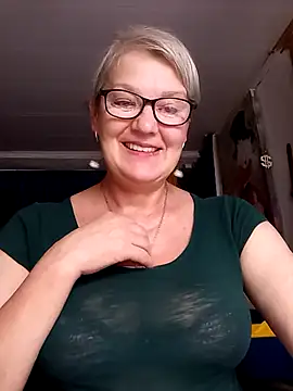 Snapshot of irinamaux chatting on June 2026 03:44:01 AM irinamaux online show from June 2026 03:44:01 AM