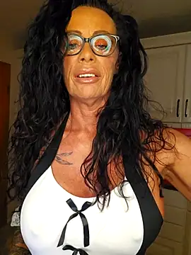 Snapshot of Misses-Cougar chatting on November 2025 06:48:01 AM Misses-Cougar online show from November 2025 06:48:01 AM