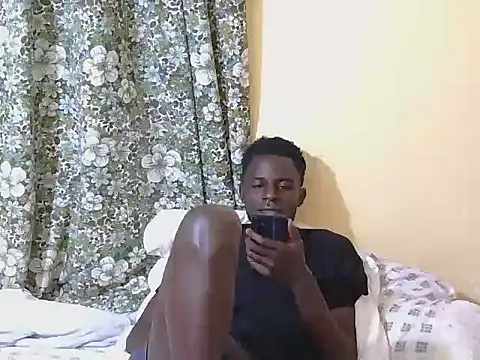 Snapshot of large_blackdick chatting on October 2025 09:34:01 PM large blackdick online show from October 2025 09:34:01 PM