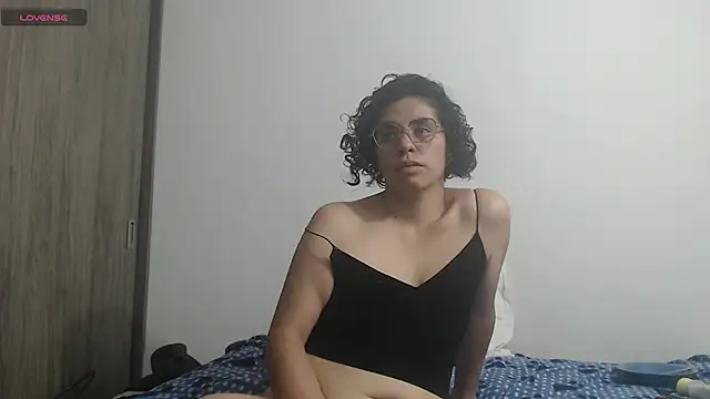 Snapshot of Anne_purple chatting on January 2025 08:07:01 PM Anne purple online show from January 2025 08:07:01 PM