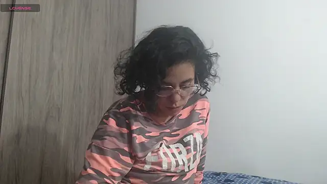 Snapshot of Anne_purple chatting on January 2025 07:53:02 PM Anne purple online show from January 2025 07:53:02 PM