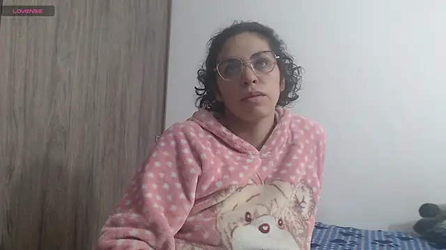 Snapshot of Anne_purple chatting on January 2025 06:28:02 PM Anne purple online show from January 2025 06:28:02 PM