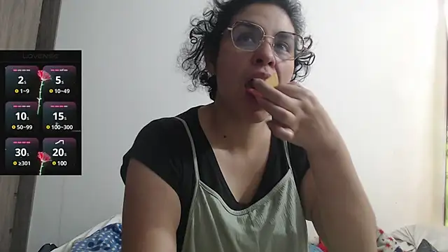 Snapshot of Anne_purple chatting on March 2025 03:12:02 PM Anne purple online show from March 2025 03:12:02 PM