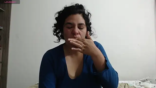 Snapshot of Anne_purple chatting on October 2025 04:04:01 PM Anne purple online show from October 2025 04:04:01 PM