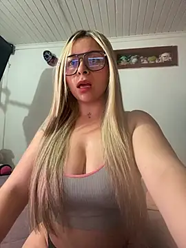 CristalGmez online show from October 2025 03:06:02 AM