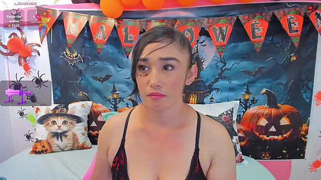 charlotte-11 online show from October 2025 04:30:02 PM