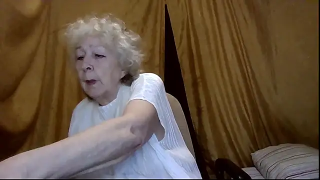 Snapshot of _Estelitta_5 chatting on May 2026 02:44:02 PM Estelitta 5 online show from May 2026 02:44:02 PM