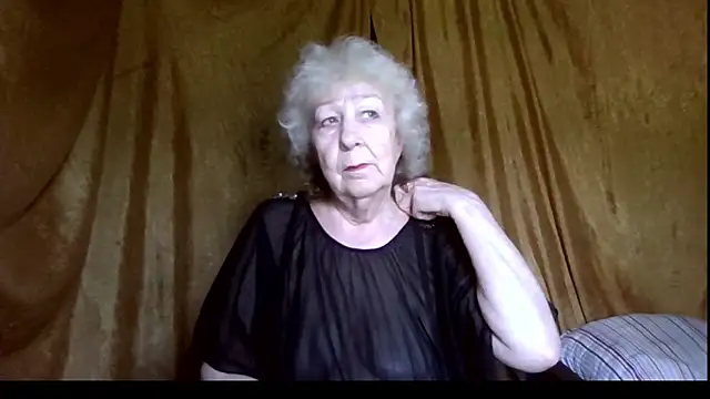 Snapshot of _Estelitta_5 chatting on May 2026 10:33:01 AM Estelitta 5 online show from May 2026 10:33:01 AM