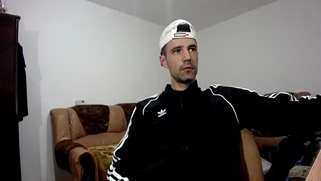 I like older menn online show from February 2026 05:46:01 AM