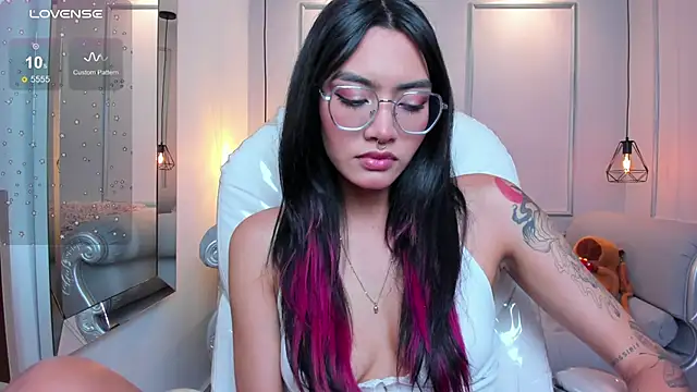 AzuraKindong online show from September 2025 07:25:01 PM