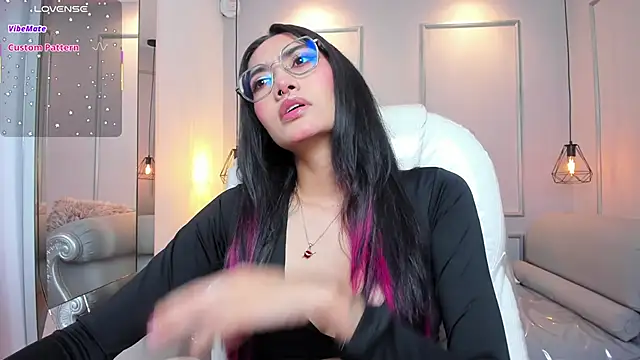 AzuraKindong online show from October 2025 07:18:01 PM