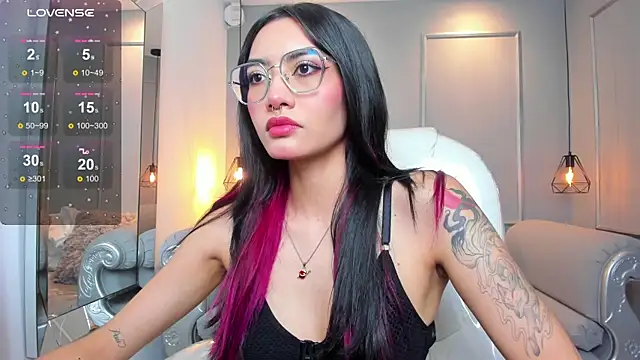 AzuraKindong online show from November 2025 07:25:02 PM