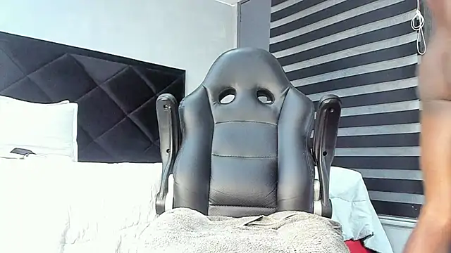 Dancelwashington online show from February 2025 08:34:02 PM