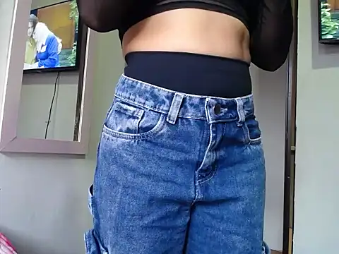 Laura martin  online show from November 2025 09:32:01 PM