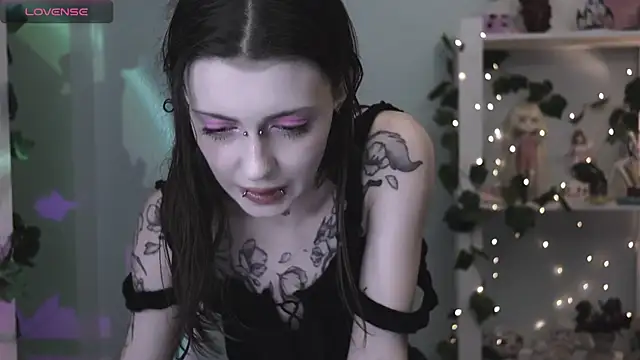 prettybones online show from June 2026 10:09:02 PM