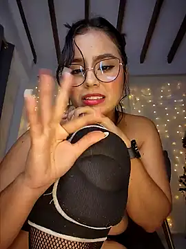 Juanelopez1 online show from December 2024 09:43:02 AM